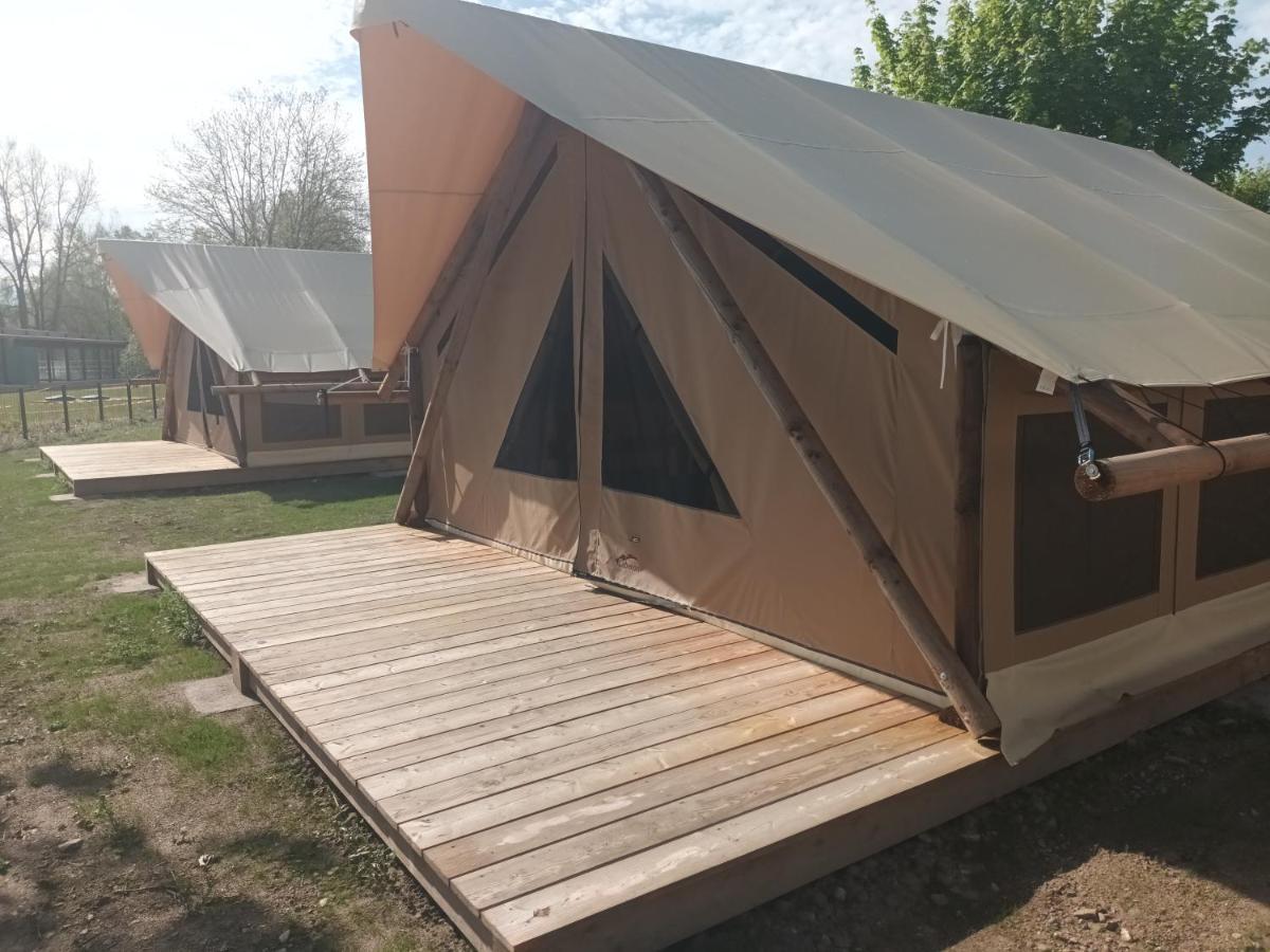 Tente Lodge Pour 5 Personnes En Bordure De La Riviere Allier Au Sein D'Un Petit Camping Saint-Yorre Dış mekan fotoğraf