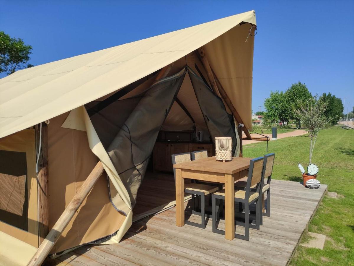 Tente Lodge Pour 5 Personnes En Bordure De La Riviere Allier Au Sein D'Un Petit Camping Saint-Yorre Dış mekan fotoğraf